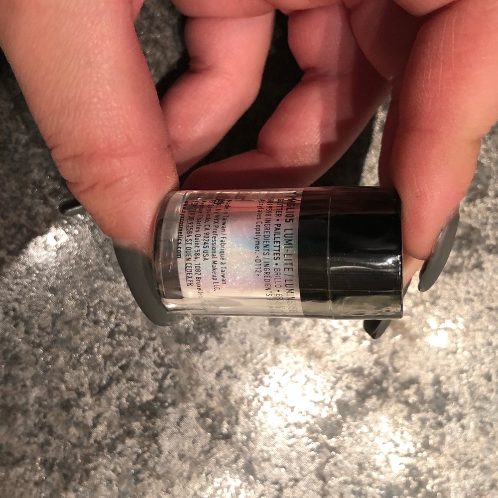 NYX Metallic Glitter-Lumi-Lite - Picture 2 of 2